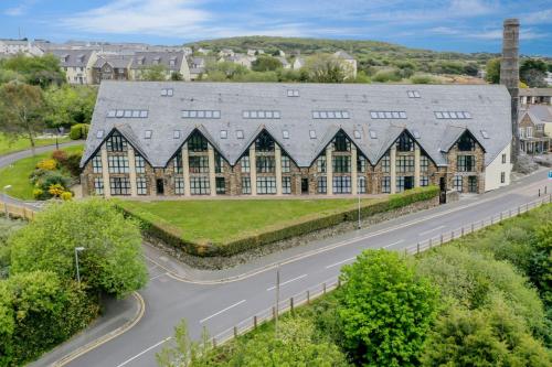 pochin house collections