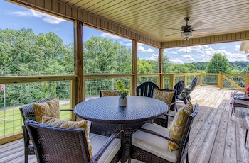 Rustic River Lodge By Honeybearcabins,,4 star