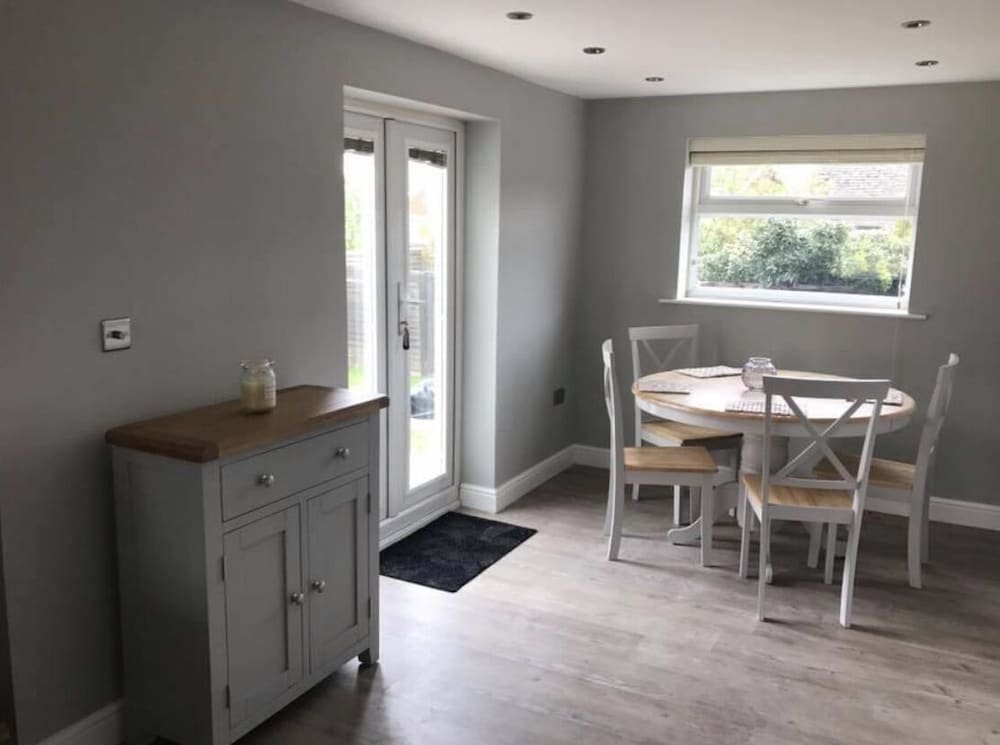 Inviting 2-Bed Bungalow In Heacham With Spa Bath,,3.5 star