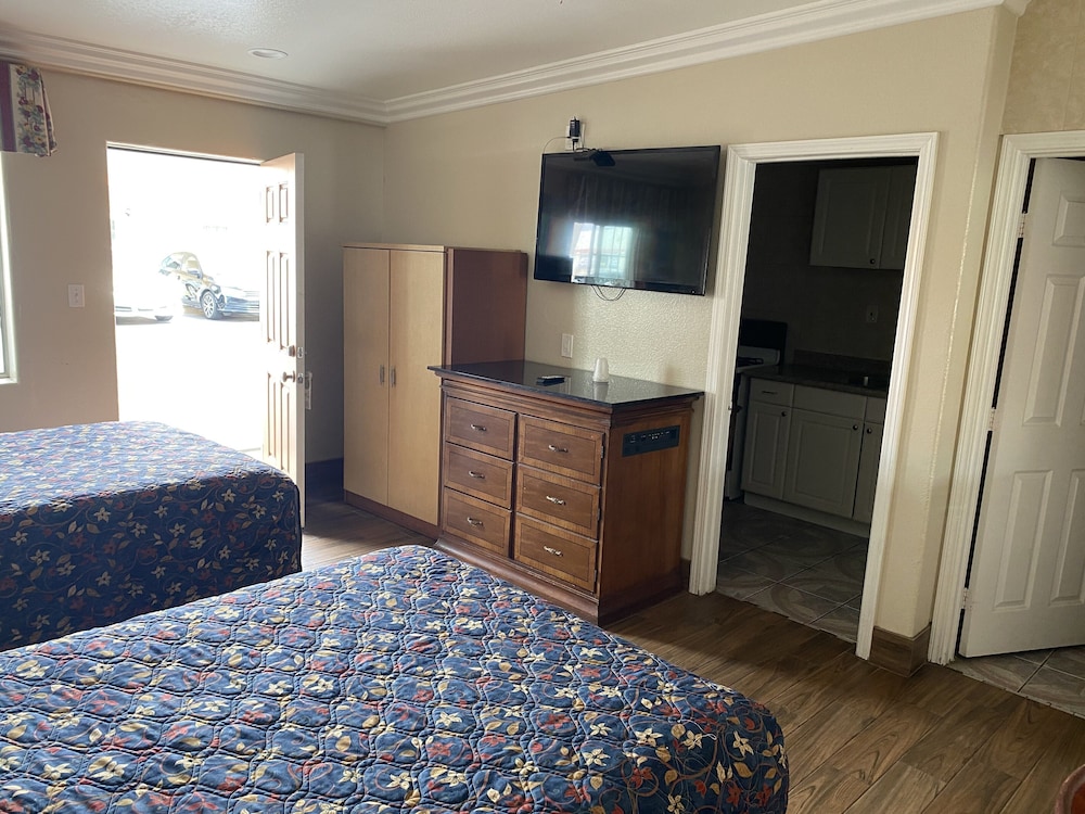 palace inn oxnard
