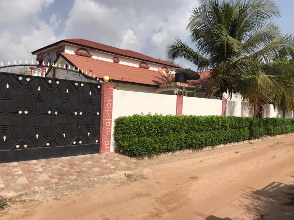 charming 2 bed house in brusubi close to the turn