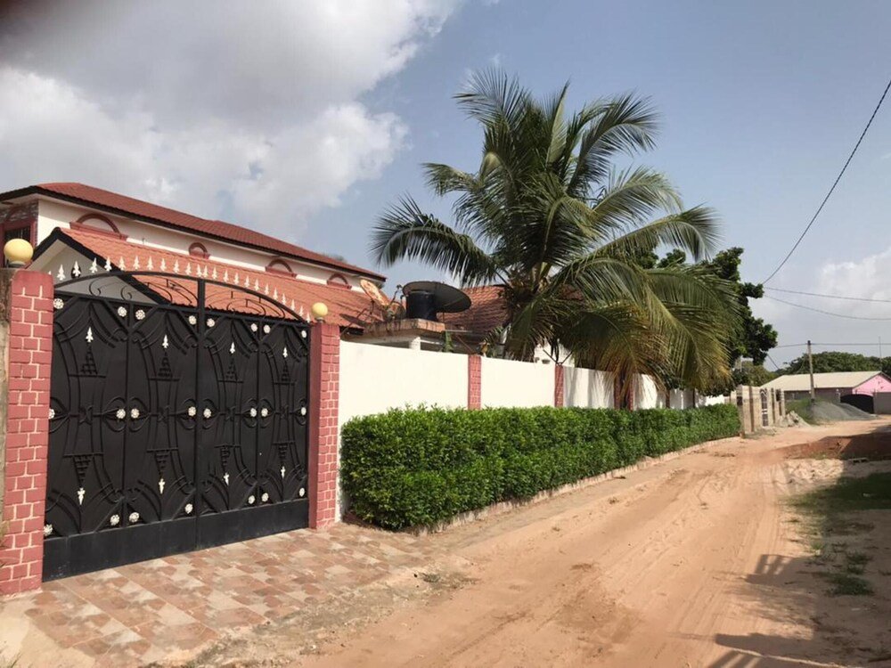 charming 2 bed house in brusubi close to the turn