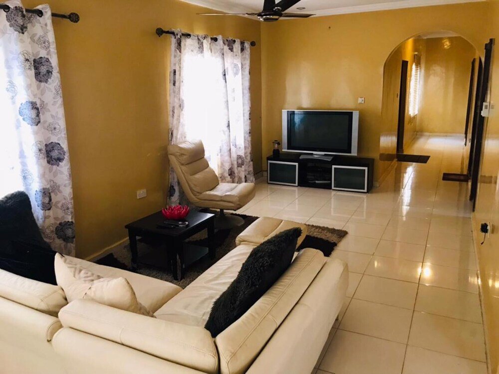 charming 2 bed house in brusubi close to the turn