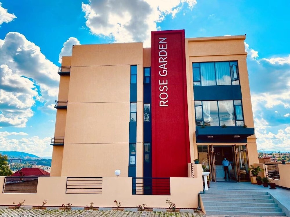 rose garden private apartment by link