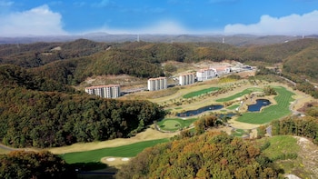 Baekhak Jayuro Resort,,2 star