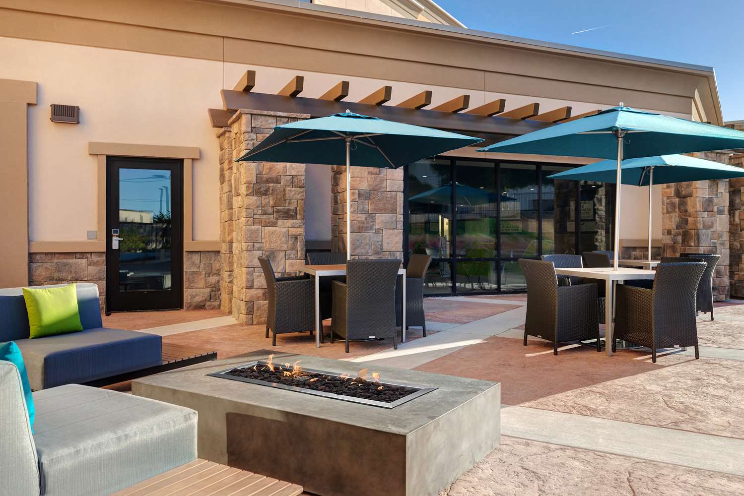 hampton inn and suites marina