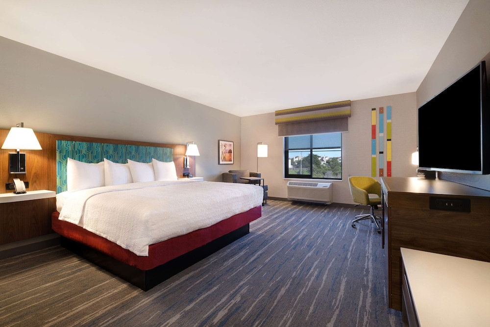 hampton inn and suites marina