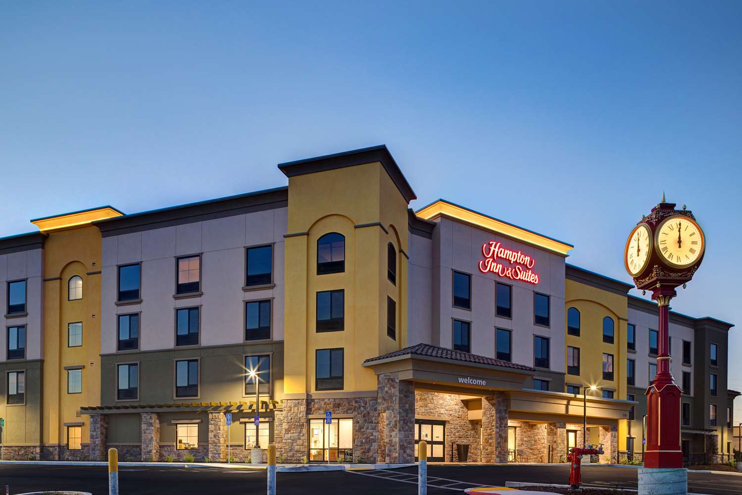 hampton inn and suites marina