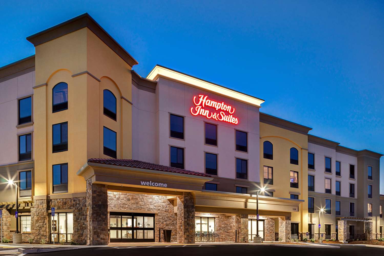 hampton inn and suites marina