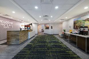 hampton inn and suites marina