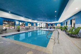 hampton inn and suites marina