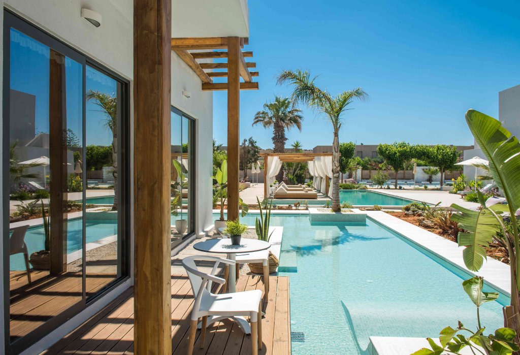 paralos lifestyle beach