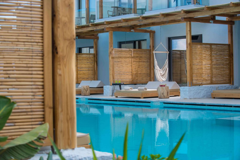 paralos lifestyle beach