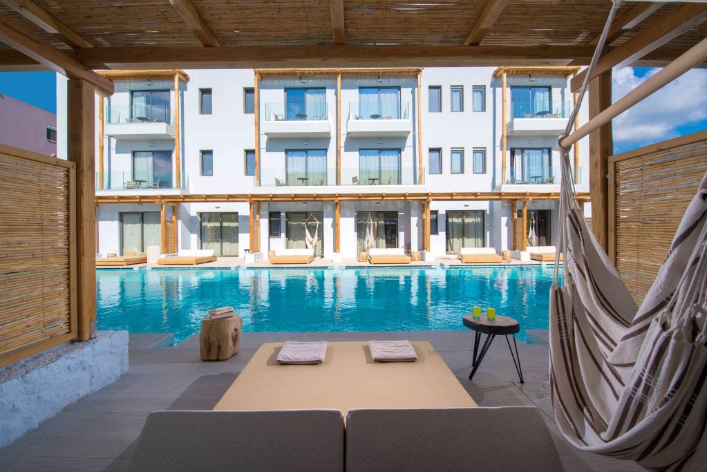 paralos lifestyle beach