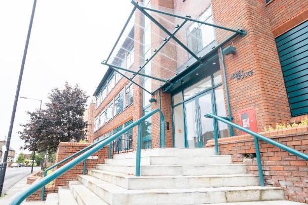 grand and elegant apt slough by opulent