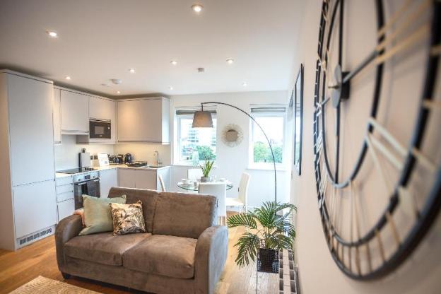 grand and elegant apt slough by opulent