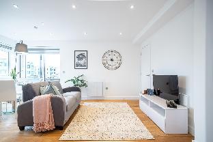 grand and elegant apt slough by opulent