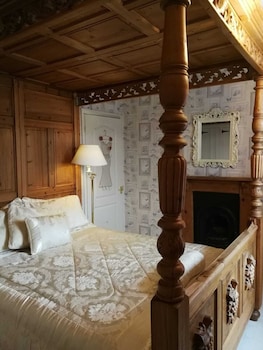 Captivating 3-Bed House In St Marychurch Torquay,,4 star