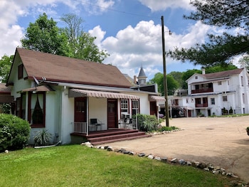 gold inn hot springs