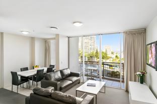 chevron renaissance 3 bed apartment by vaun