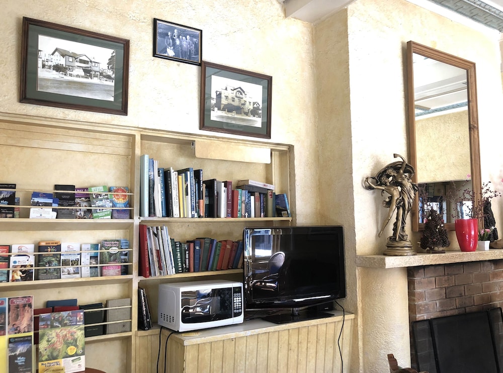 clarendon motel and guesthouse