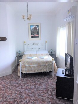 clarendon motel and guesthouse