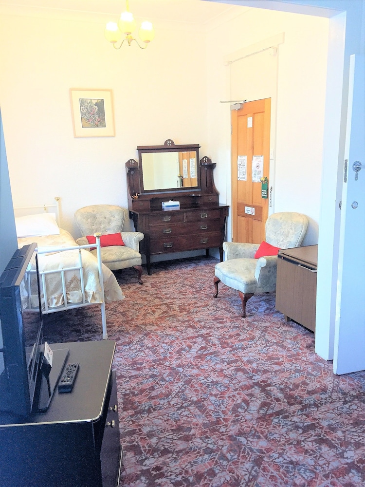 clarendon motel and guesthouse