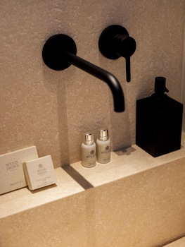 yalos hotel sunset view