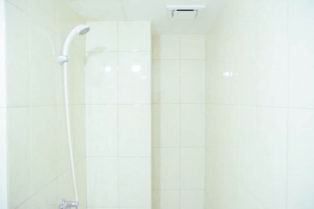 comfortable 2br springlake summarecon apartment