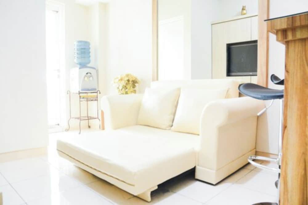 comfortable 2br springlake summarecon apartment