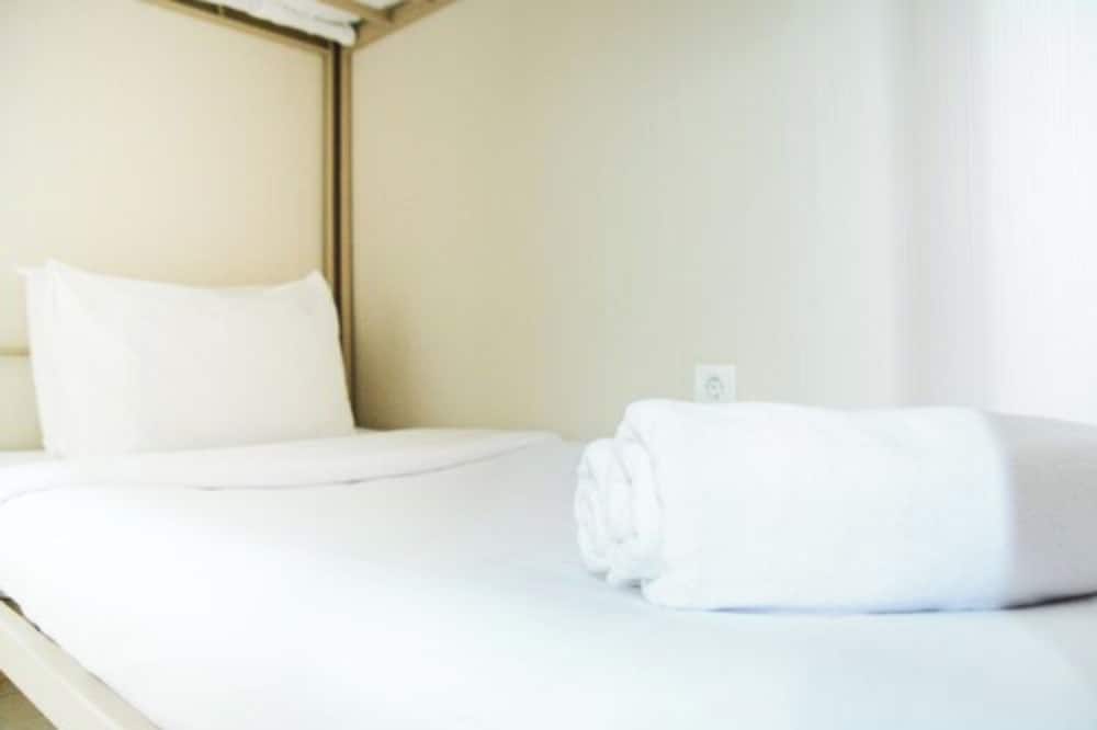 comfortable 2br springlake summarecon apartment