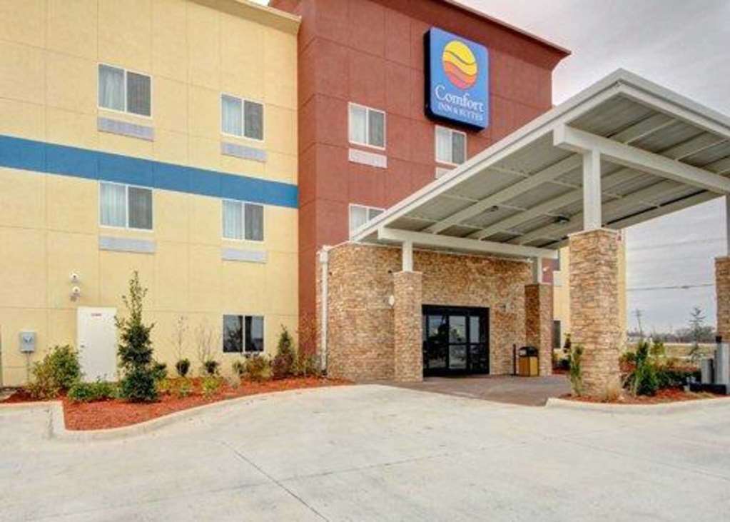 comfort inn and suites tulsa i 44 west rt 66