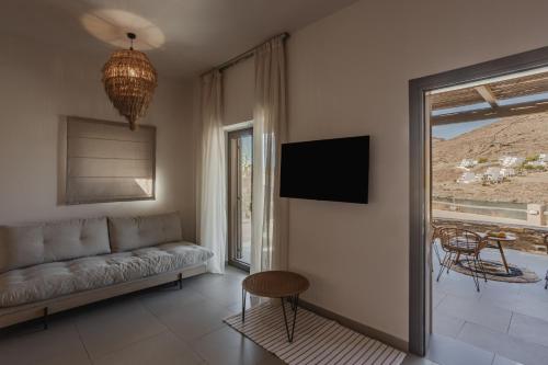 amal kythnos suites