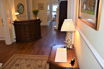 Victoria Square,,5 star