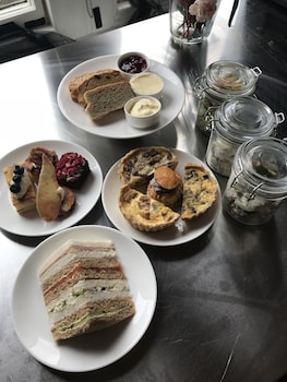 Victoria Square,,5 star