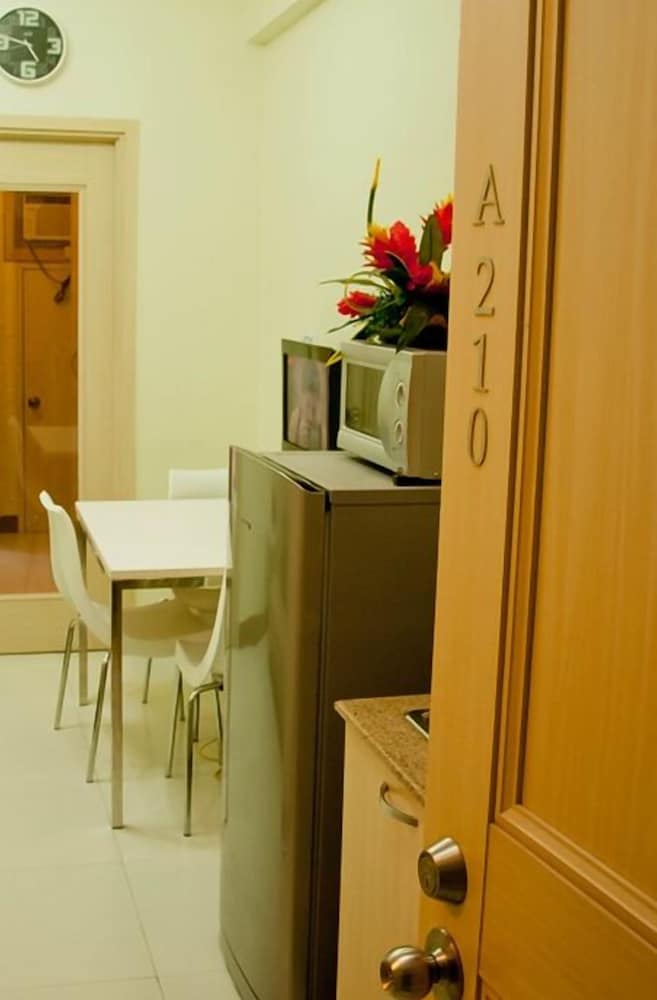 airport apartments manila