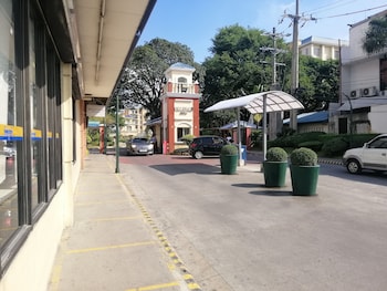 airport apartments manila