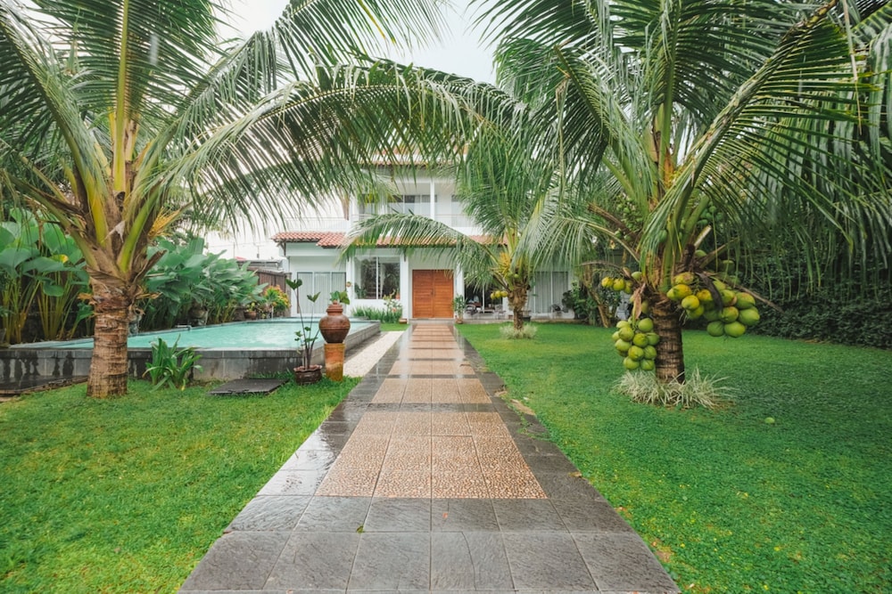 villa prambanan jogja with private swimming pool by simply homy