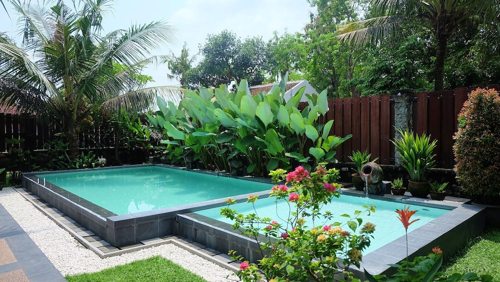 villa prambanan jogja with private swimming pool by simply homy