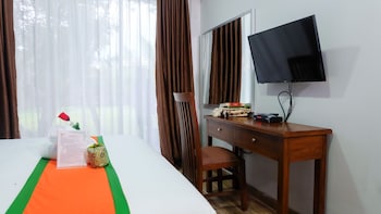 villa prambanan jogja with private swimming pool by simply homy