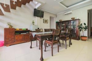 villa prambanan jogja with private swimming pool by simply homy