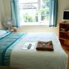 room in guest room double with shared bathroom sleeps 1 2 located 5 minutes from heathrow dsbyr