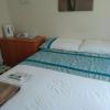 room in guest room double with shared bathroom sleeps 1 2 located 5 minutes from heathrow dsbyr
