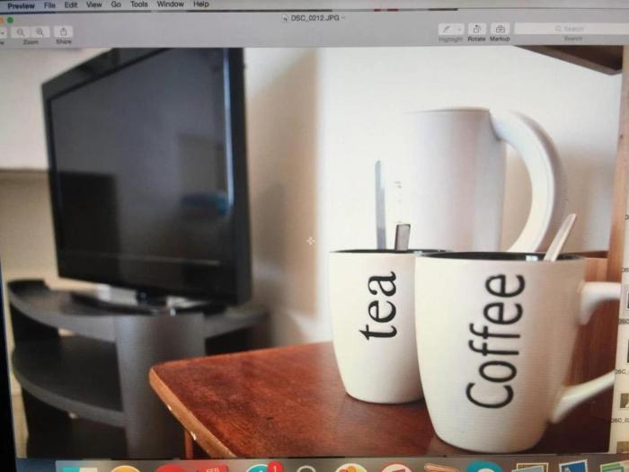 room in guest room double with shared bathroom sleeps 1 2 located 5 minutes from heathrow dsbyr