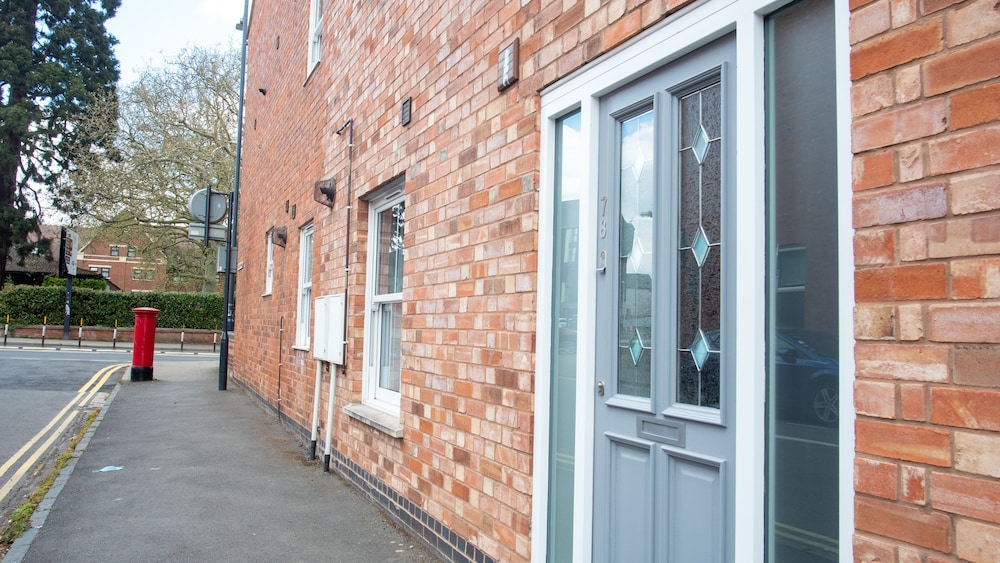 modern apartment with free parking wifi and netflix