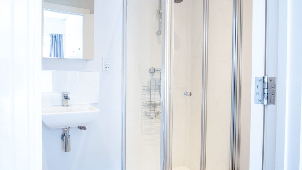 modern apartment with free parking wifi and netflix