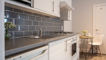 modern apartment with free parking wifi and netflix