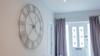 modern apartment with free parking wifi and netflix