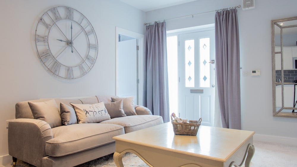 modern apartment with free parking wifi and netflix