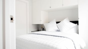 modern apartment with free parking wifi and netflix